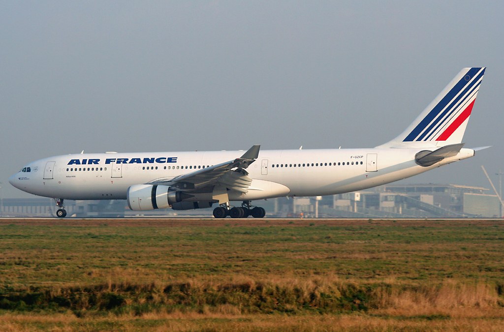Figure 1. The aircraft later lost as Air France 447: Airbus A330-203 F-GZCP landing at Paris-Charles de Gaulle, 28 March 2007. Photograph by Pawel Kierzkowski, Wikimedia Commons, licence CC BY-SA 3.0.